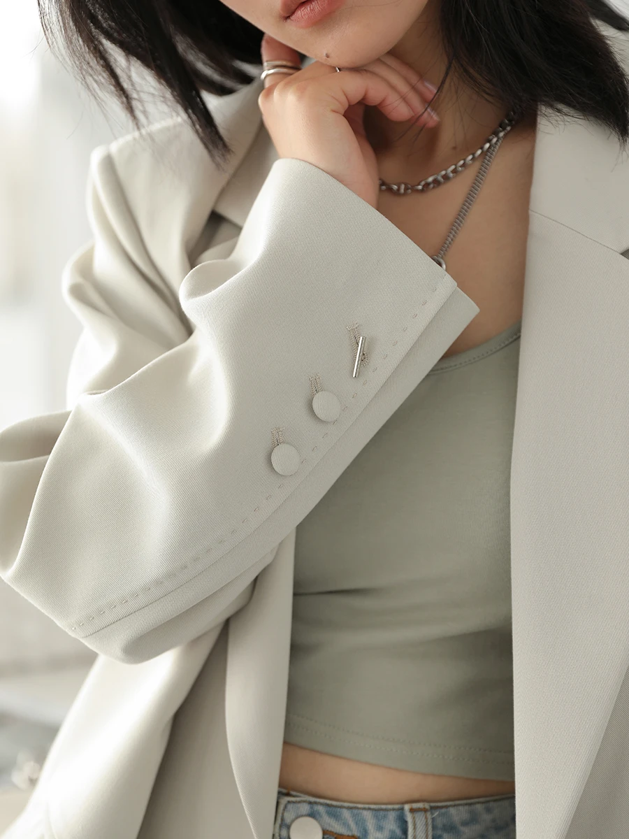 Рисунок 4 - Женский блейзер с широкими плечами