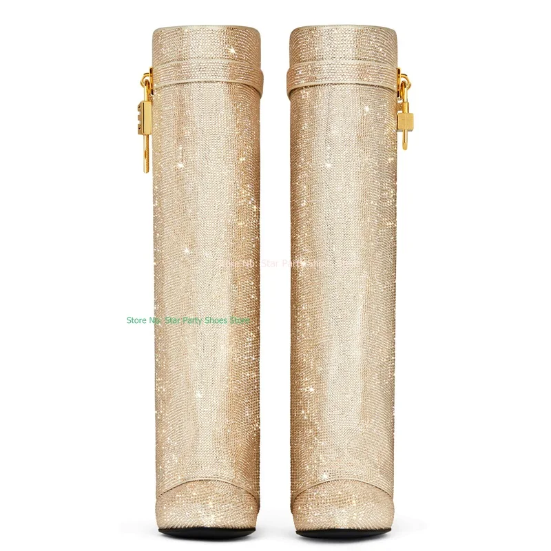 Модные женские сапоги до колена на танкетке со стразами украшенные высокие с