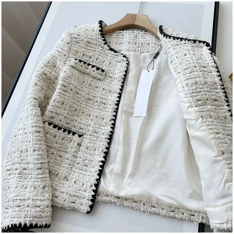 Женская демисезонная куртка с отложным воротником