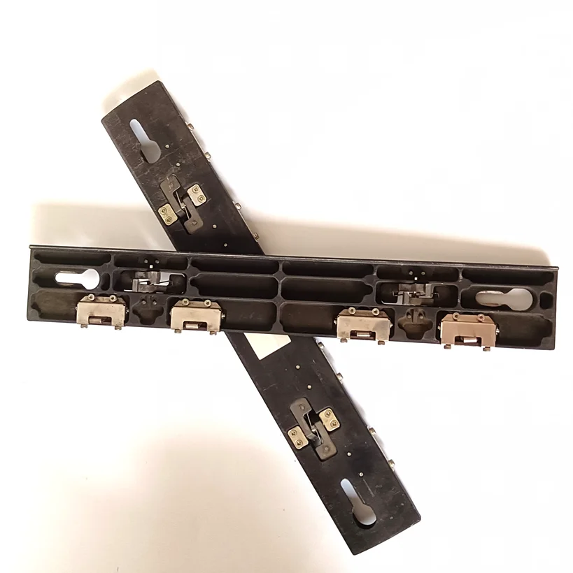 Бывший в употреблении и переработанный ЭКРАН CTP 4300 серии хвостовой зажим один