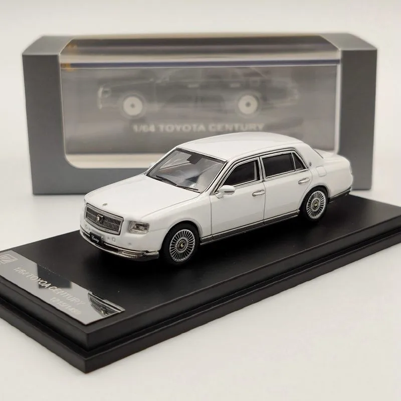 

DCM 1:64 white limited edition old Toyota CENTURY simulation alloy car model