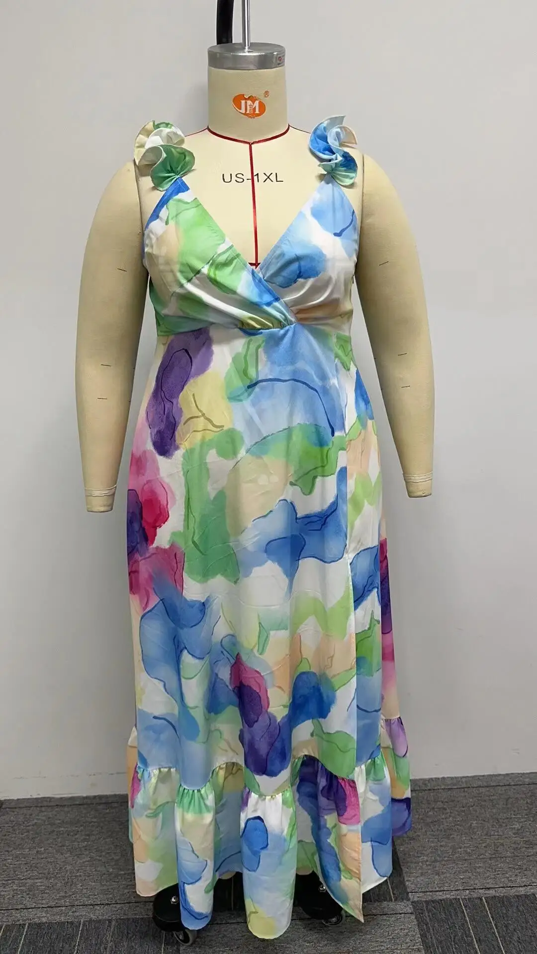 Рисунок 5 - Женское длинное платье с цветочным принтом