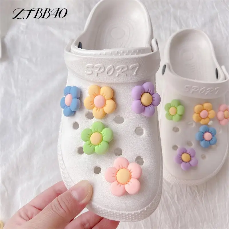 

5Pcs Colorful Daisies Flower Hole Shoes Charms Accessories For Shoe Buckle Cute 5-Petal Flower Shoe Flower DIY Shoes Decoration