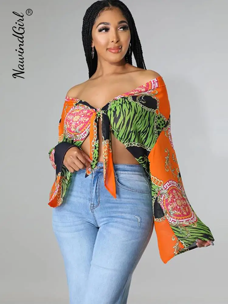 

Женская блузка с принтом, V-образным вырезом и расклешенными рукавами, свободный пикантный укороченный топ, модная повседневная гавайская р...