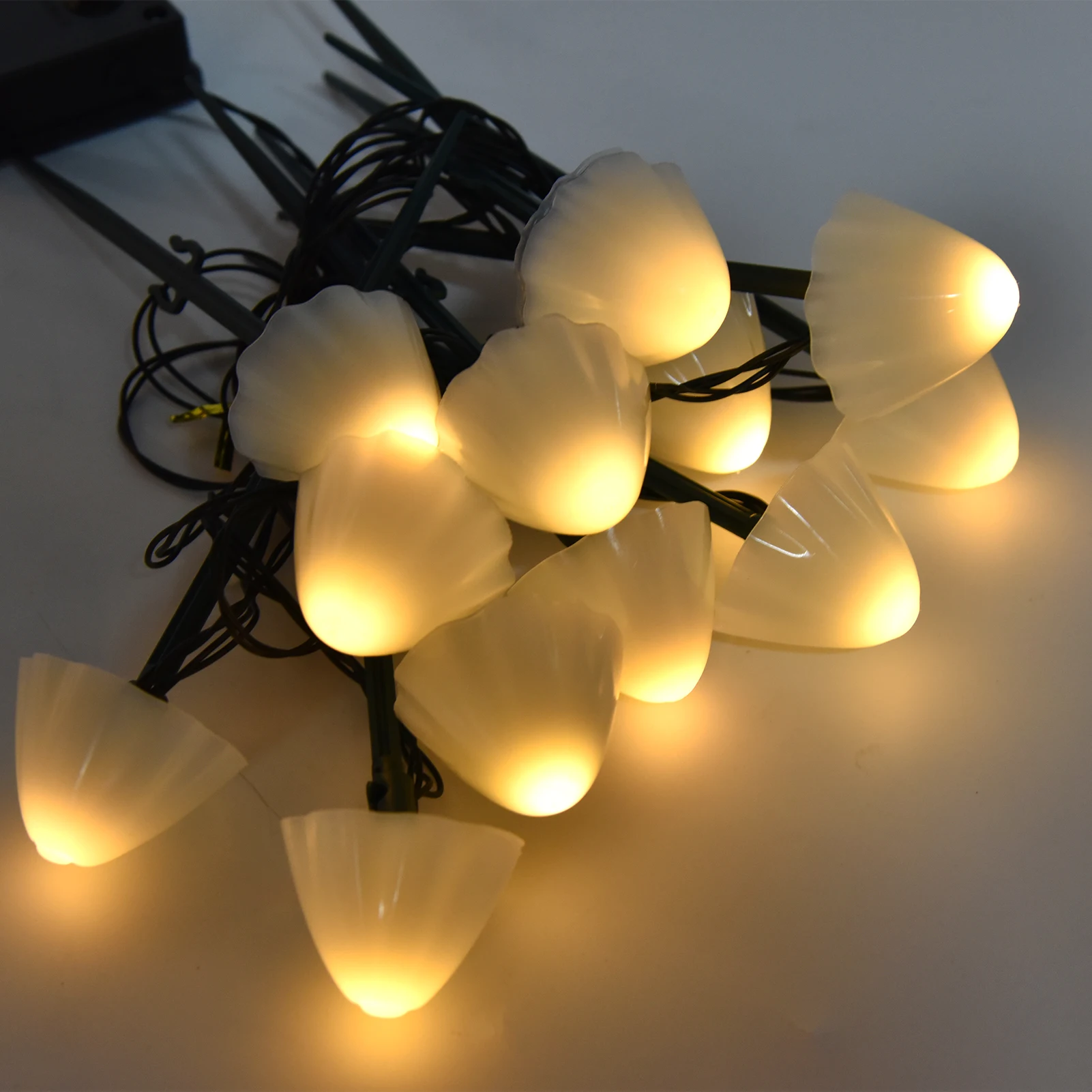 

Solar Mushroom Shaped Light String Waterproof Decorative Lamp With 12LEDs 2 Lighting Modes