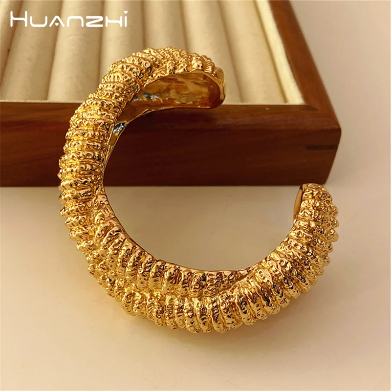 

HUANZHI Vintage Chunky Cuff Bracelet for Women Girls Copper Plated Fashion Bangle Irregrular Heavy Metal Exaggerated Jewelry New