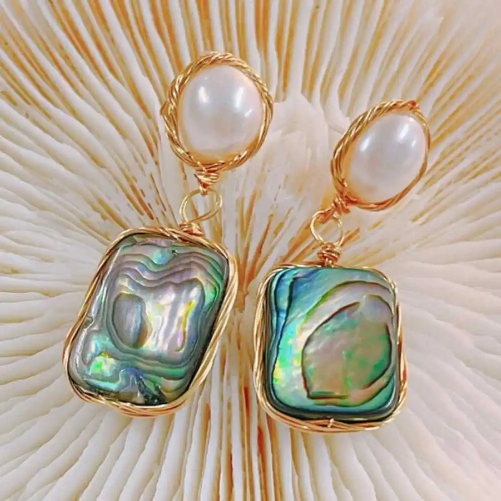 

Natural Abalone shell Baroque White pearl Earrings Mother's Day Halloween FOOL'S DAY Ear stud Wedding New Year Jewelry