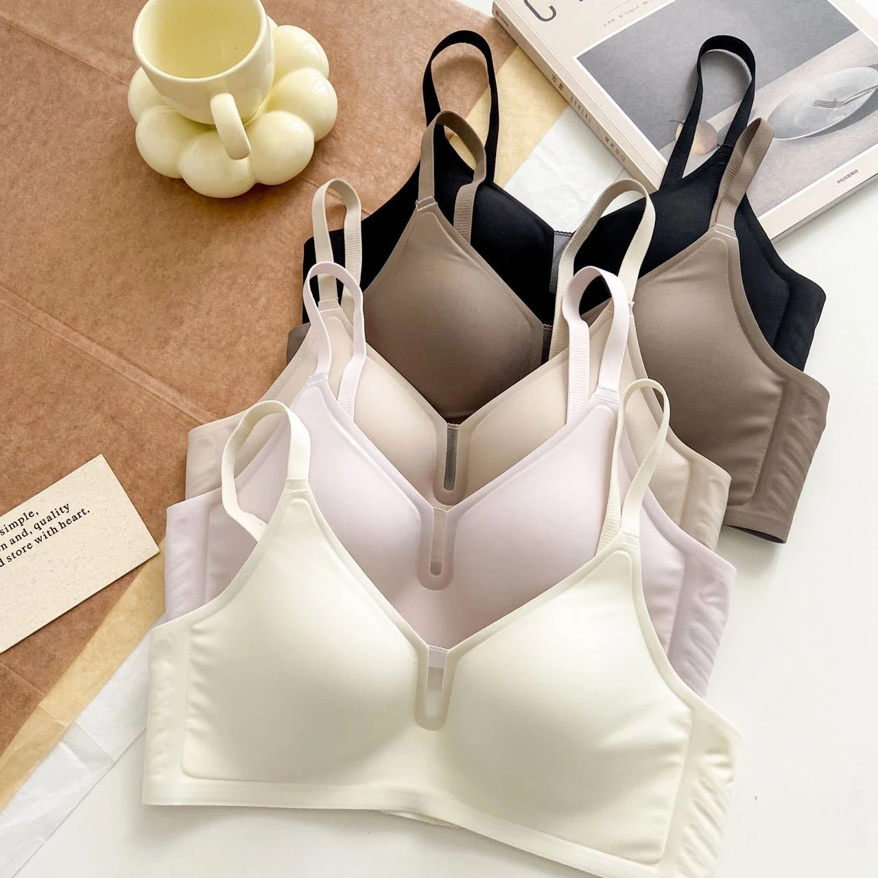 

Нижнее белье женское хлопковое с чашками пуш-ап