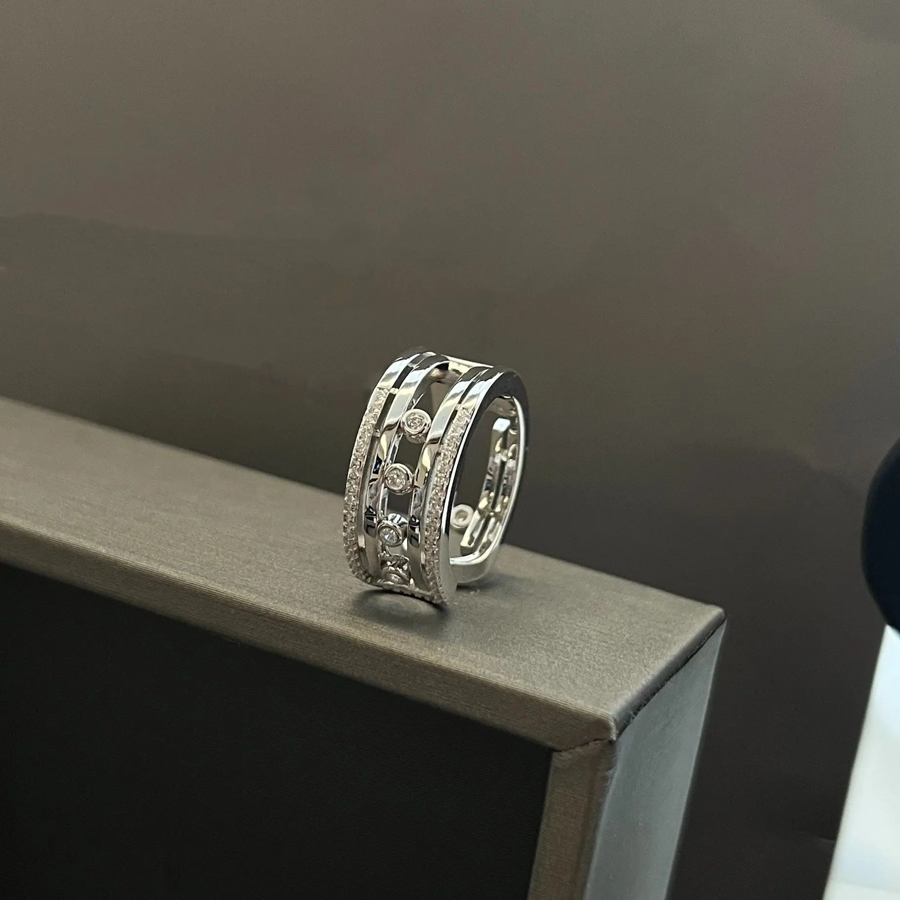 

925 Sterling Silver Luxury Brand Fashion Women's Ring 14K Gold Plated MOVE 10TH Series Movable Diamond Charming Engagement Gift