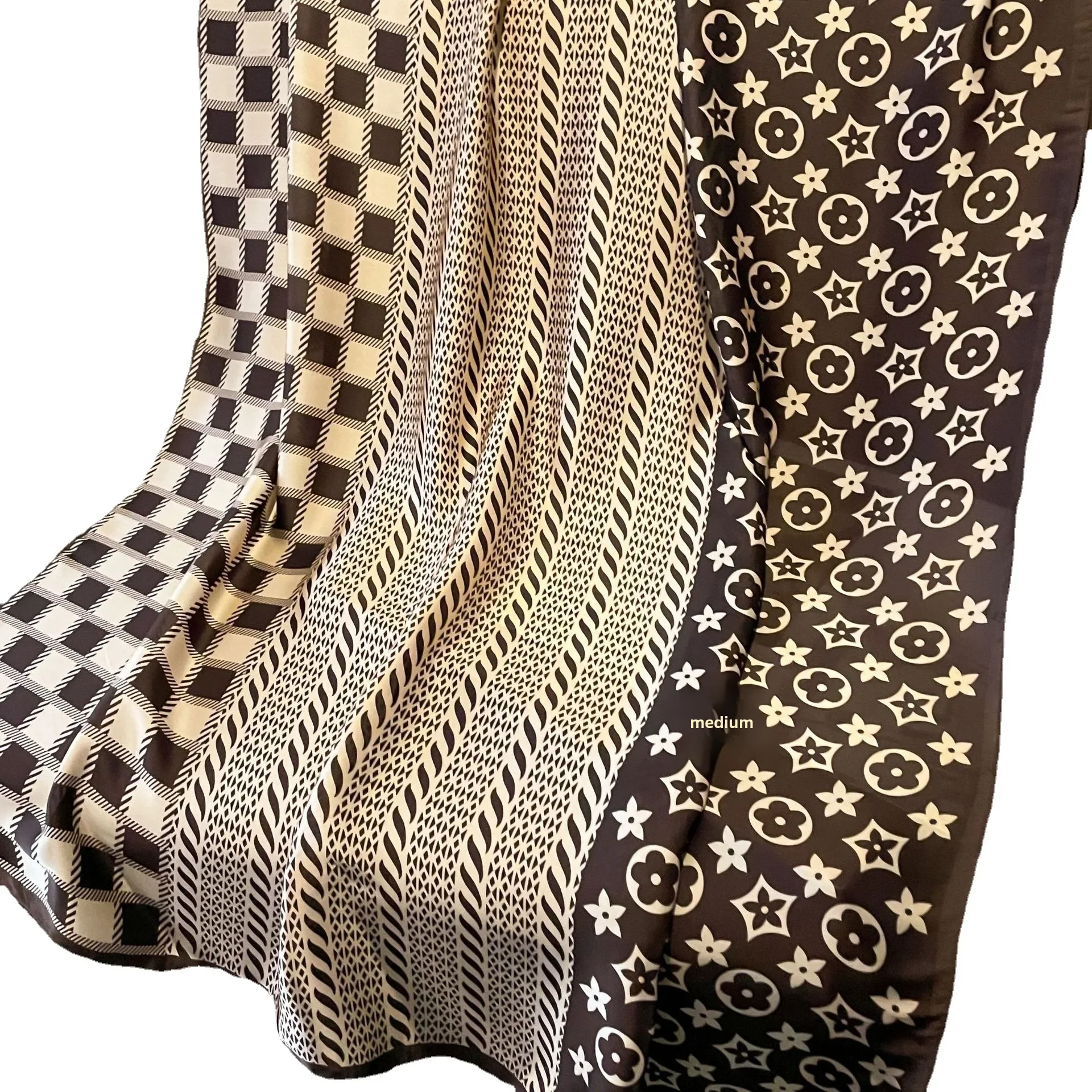 Шелковый шарф с надписью подсолнечника