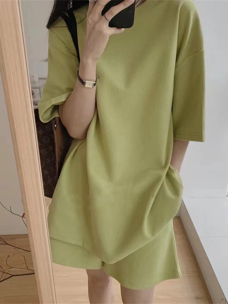 

Женский спортивный костюм с шортами, повседневный летний комплект из двух предметов, футболка с коротким рукавом и брюки в Корейском стиле