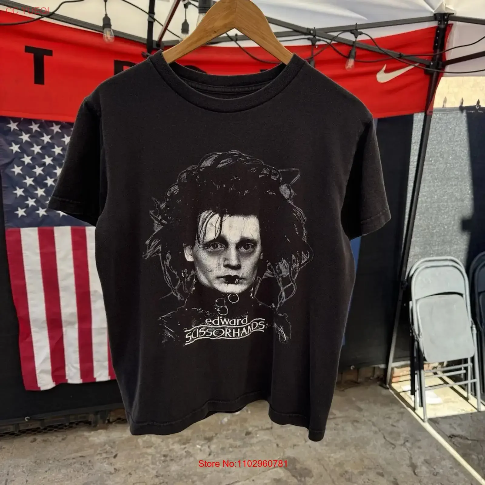 Фото Футболка Edward Sissorhands Movie, размер S, 19x24, винтажная, с эффектом потертости, для повседневной носки, удобная, дышащая №1