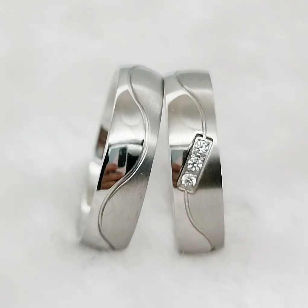 

Высокое качество, не выцветает, искусственные Наборы для мужчин и женщин, двухцветные ювелирные изделия из нержавеющей стали в западном стиле для влюбленных, кольцо на палец