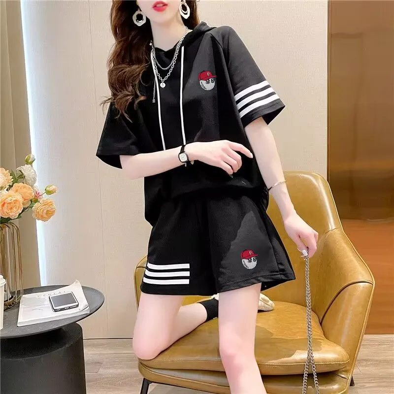 

Women's Short Sleeve Sports Style Suit 2023 Spring And Summer Golf Hooded T-shirt Shorts Women's Two-piece Set