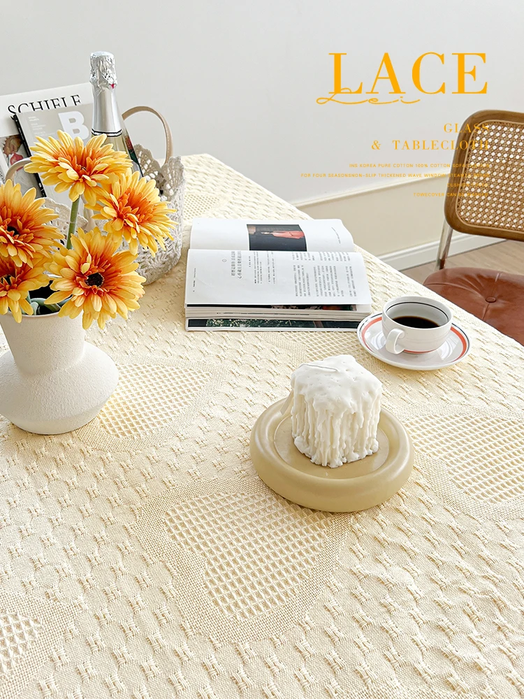 

Cream colored bedroom tablecloth and coffee table mat