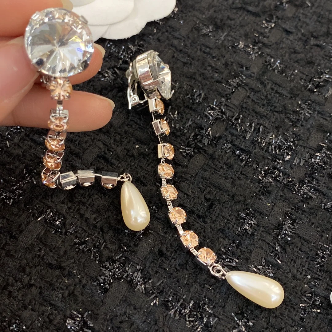 

Exquisite workmanship earrings cool palace style retro ear clips