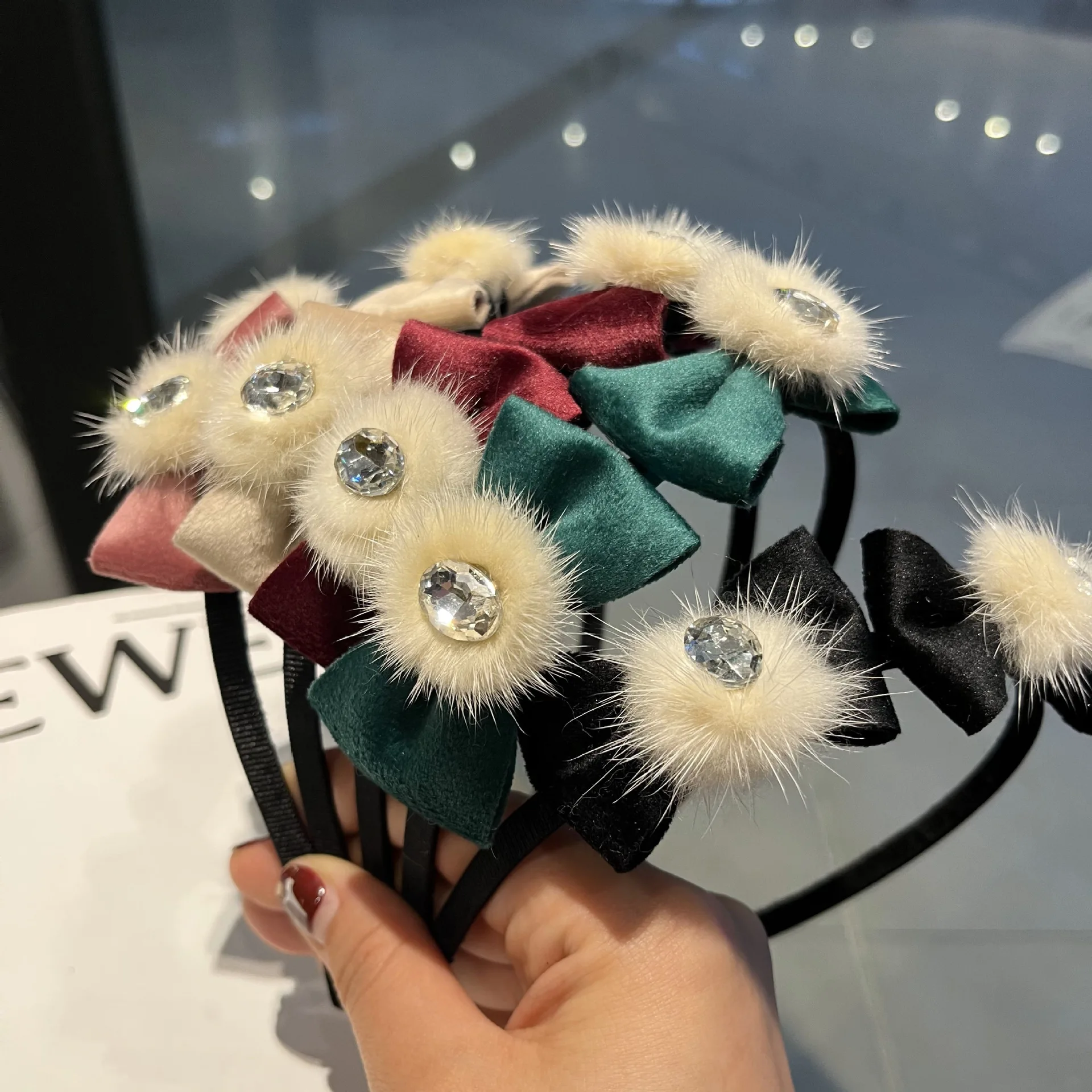 

Elegant Plush Hair Band Women's Winter Headwear Retro Going Out Thin Headband