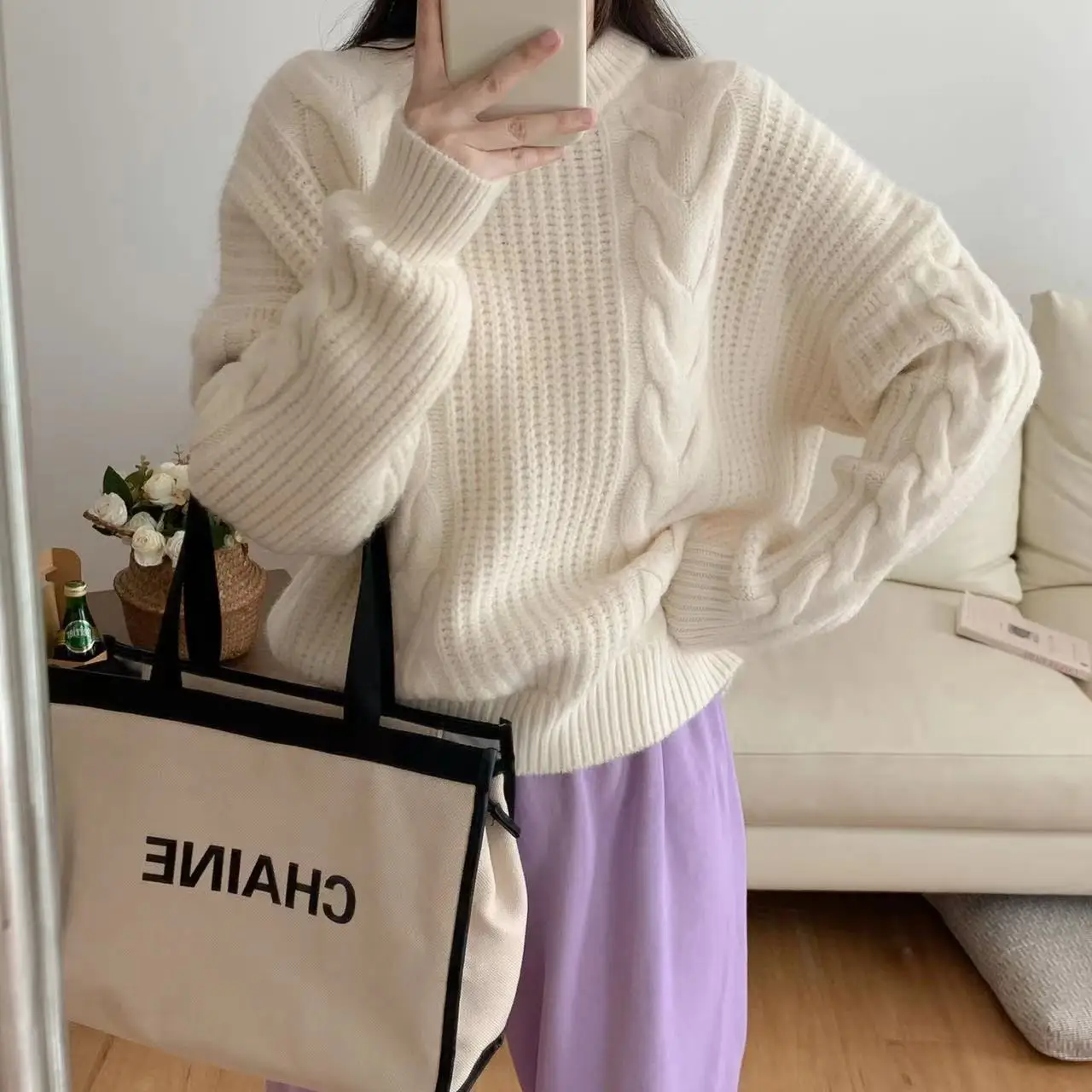 

Wearing double Fried Dough Twists pullover sweater for women in autumn and winter