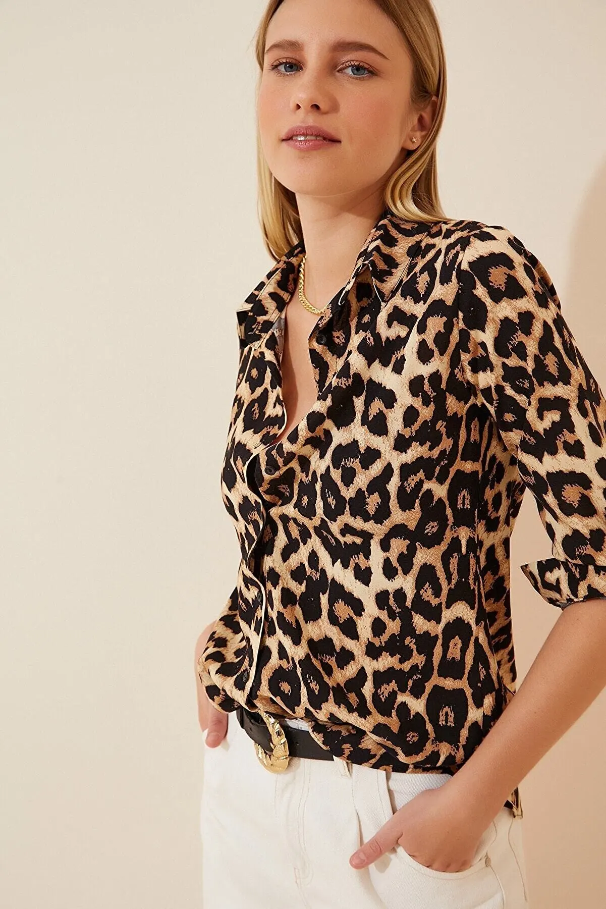 

Female brown leopard patterned fabric shirt Pretty and Cheap women's Blouses 107107886