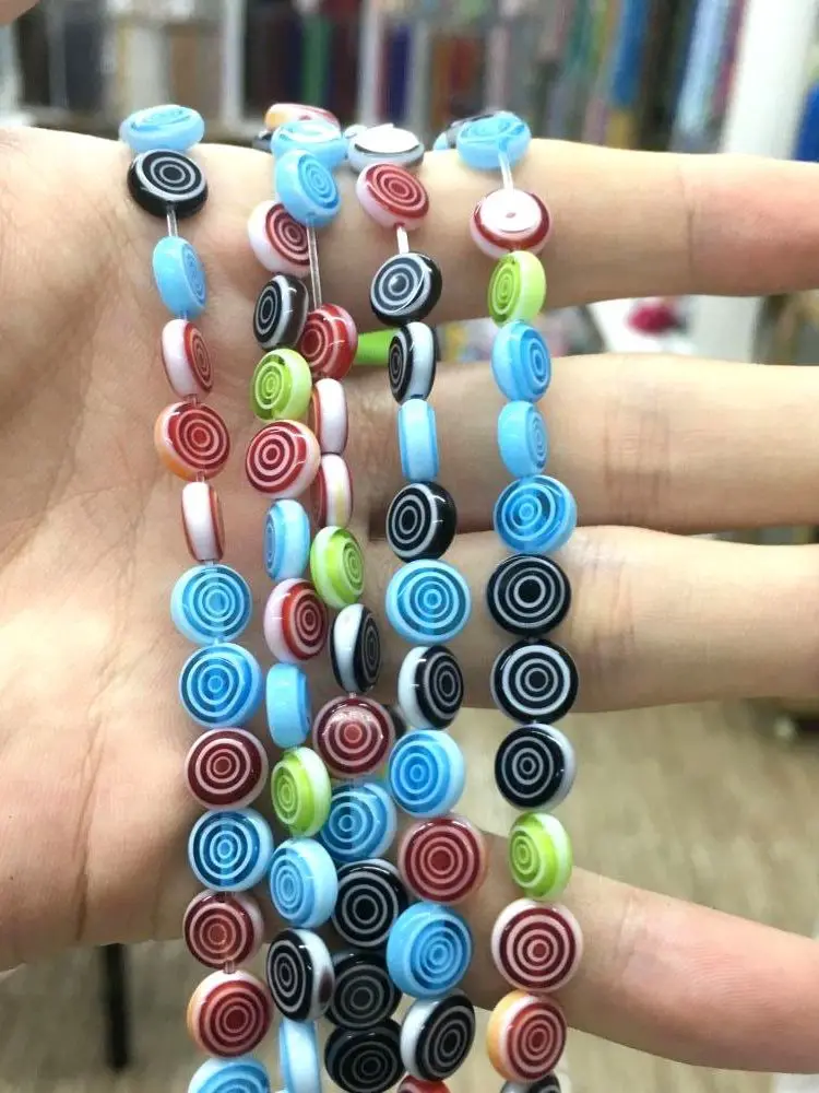 Стеклянные разноцветные плоские круглые бусины с цветком резьбой свободные