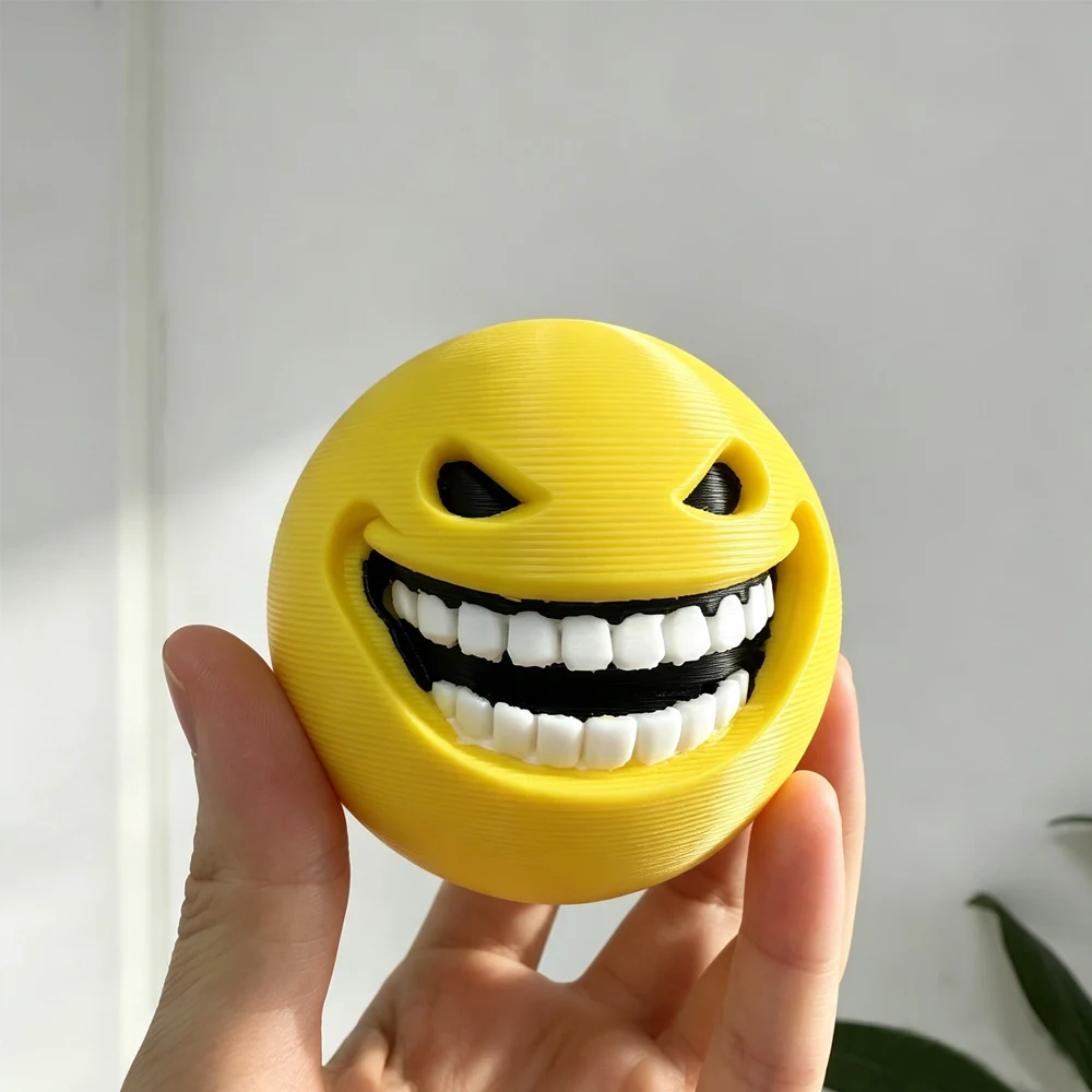 Фото Зловещая 3D-фигурка Evil Verity Smiley Ball: Жуткий Желтый Смайлик-Ужас, Необычный Декор для Рабочего Стола, Игрушка Ручной Работы №3