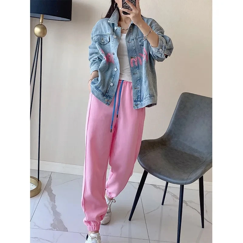 Женская короткая джинсовая куртка свободная на весну и осень новинка 2024