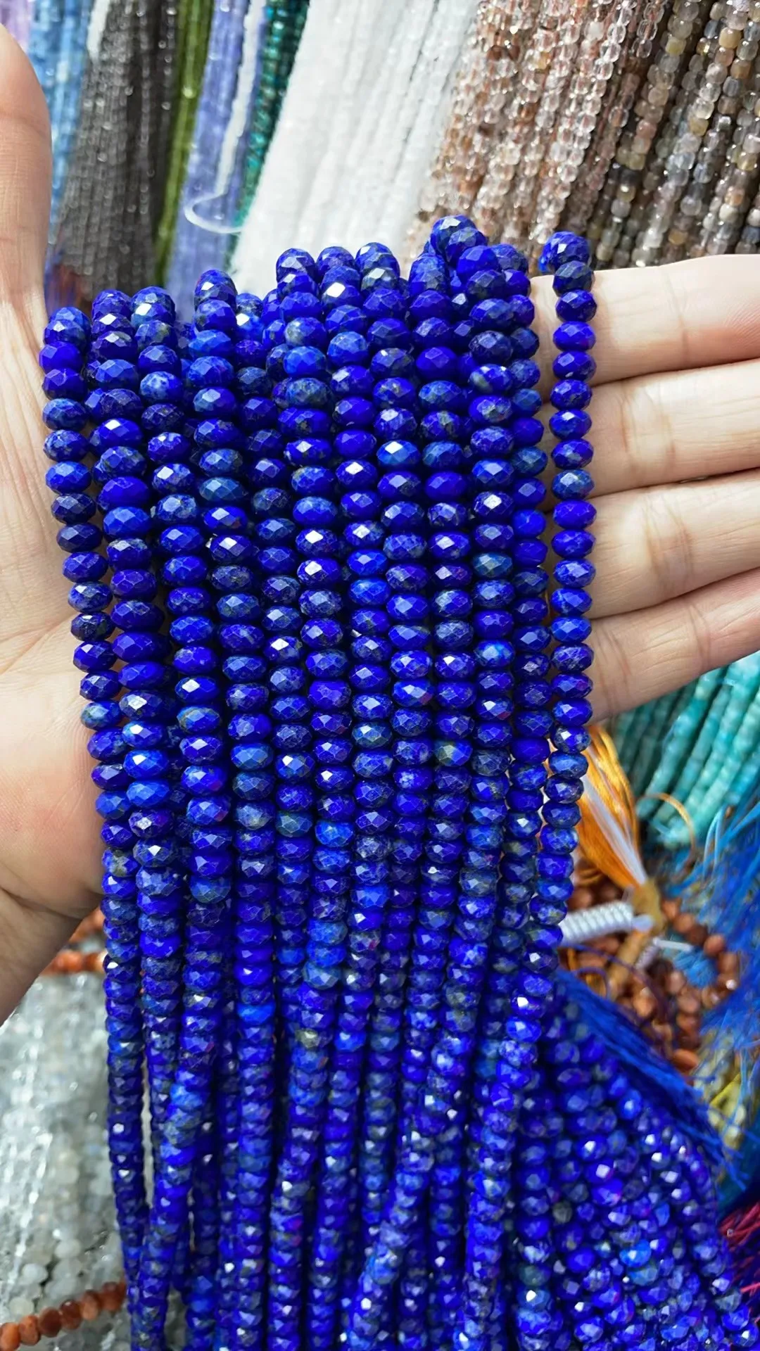 Натуральный лазурит Rondene 4x6 мм овальный вырез длина: 39 см.