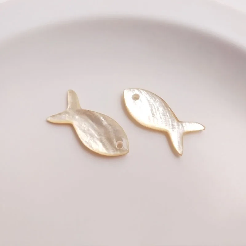 

1Pcs 26x10mm Small Fish Shape Freshwater Shell Pendant White Shell Beads for DIY Handmade Fashion Necklace Earring Supplies