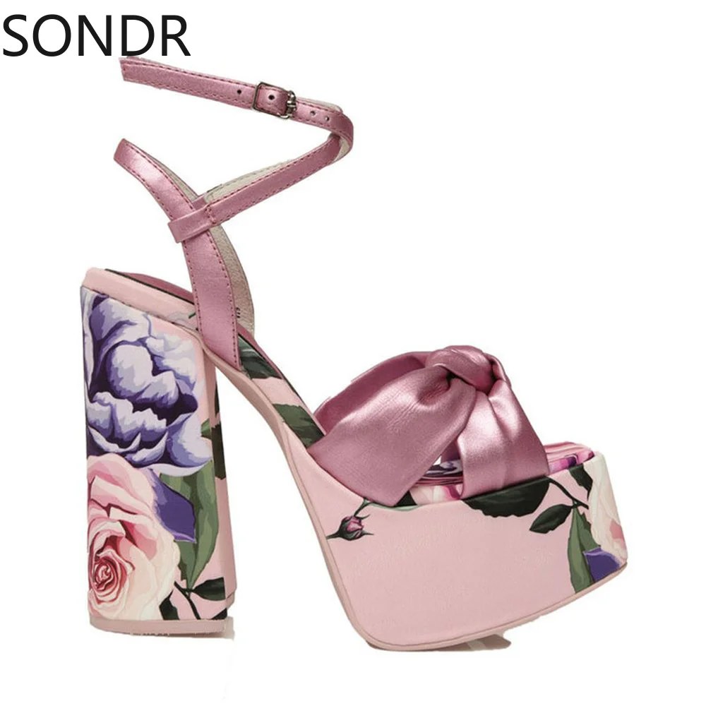 

Сандалии женские атласные шелковые на очень высоком каблуке, с открытым носком и цветочным принтом