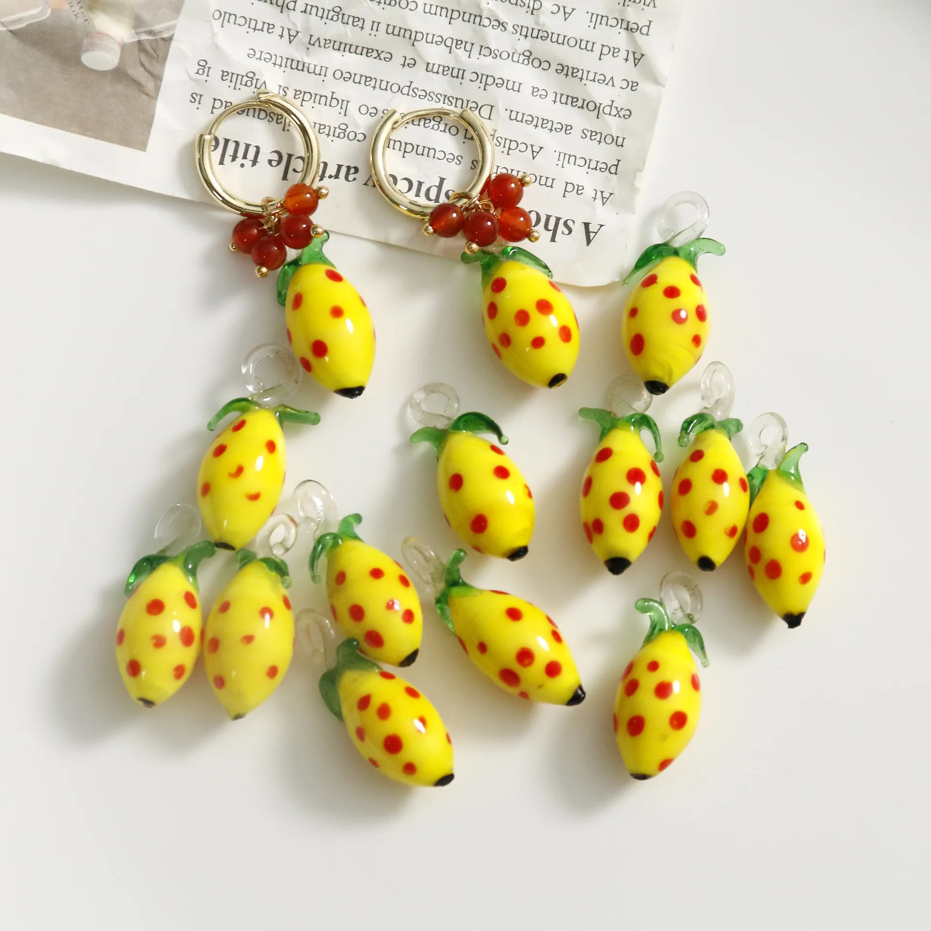 

Newest 50pcs 29*11mm Polka Dots Style Glass Crystal Fruit Lemon Shape Necklace Pendants Ornament Accessories Jewelry Charms