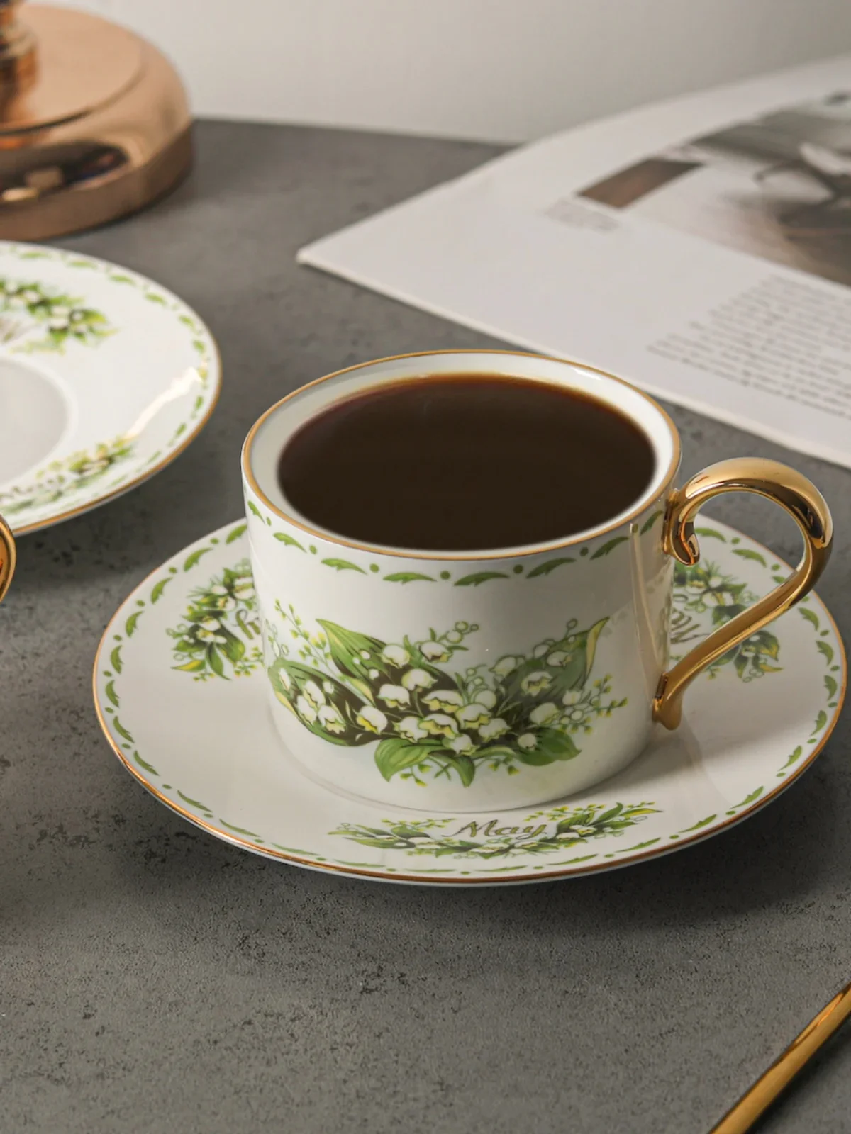 Позолоченная легкая роскошная кофейная чашка и блюдце из костяного фарфора