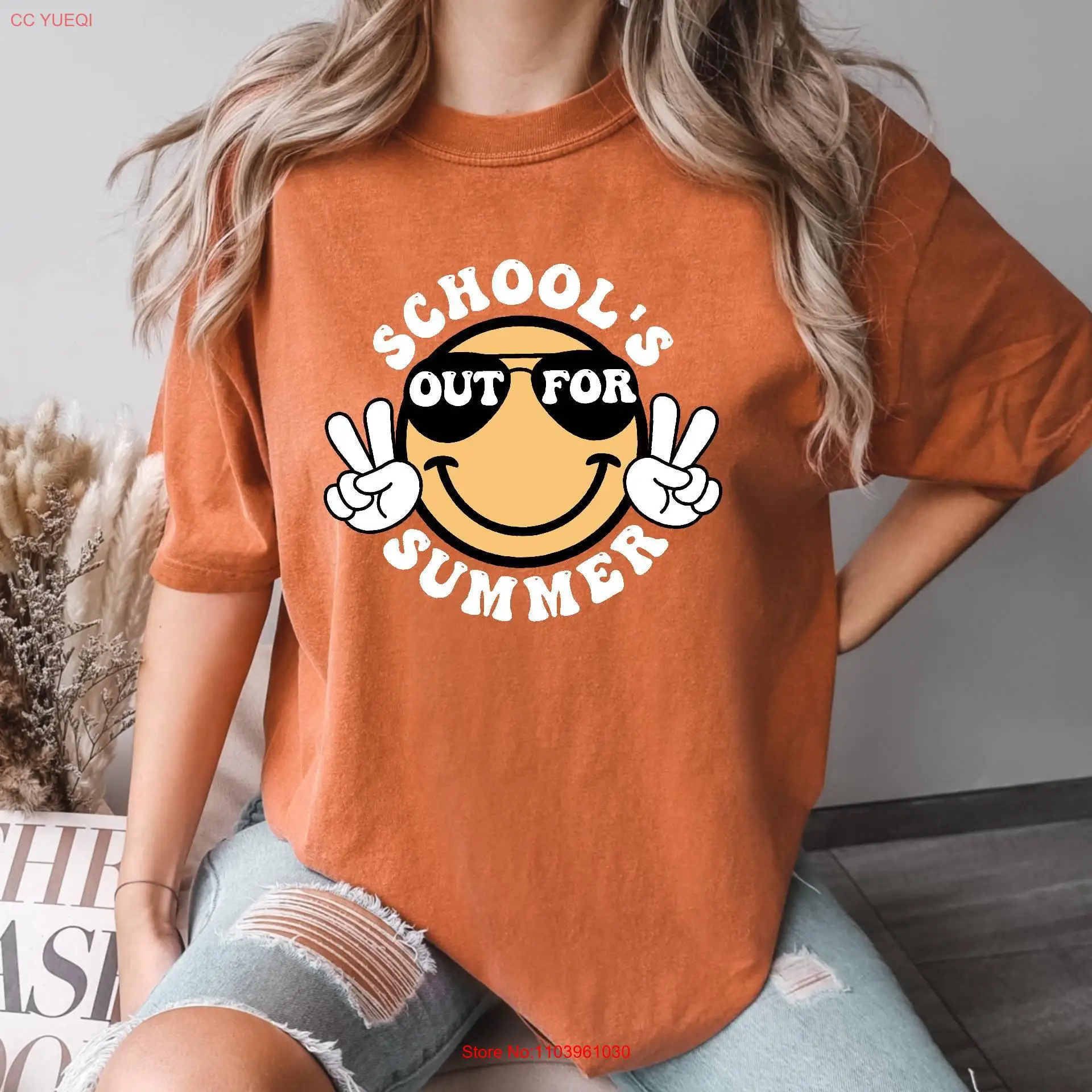 Футболка Comfort Colors School's Out For Summer Teacher Happy Last Day Of School End the Year Hello с длинными или