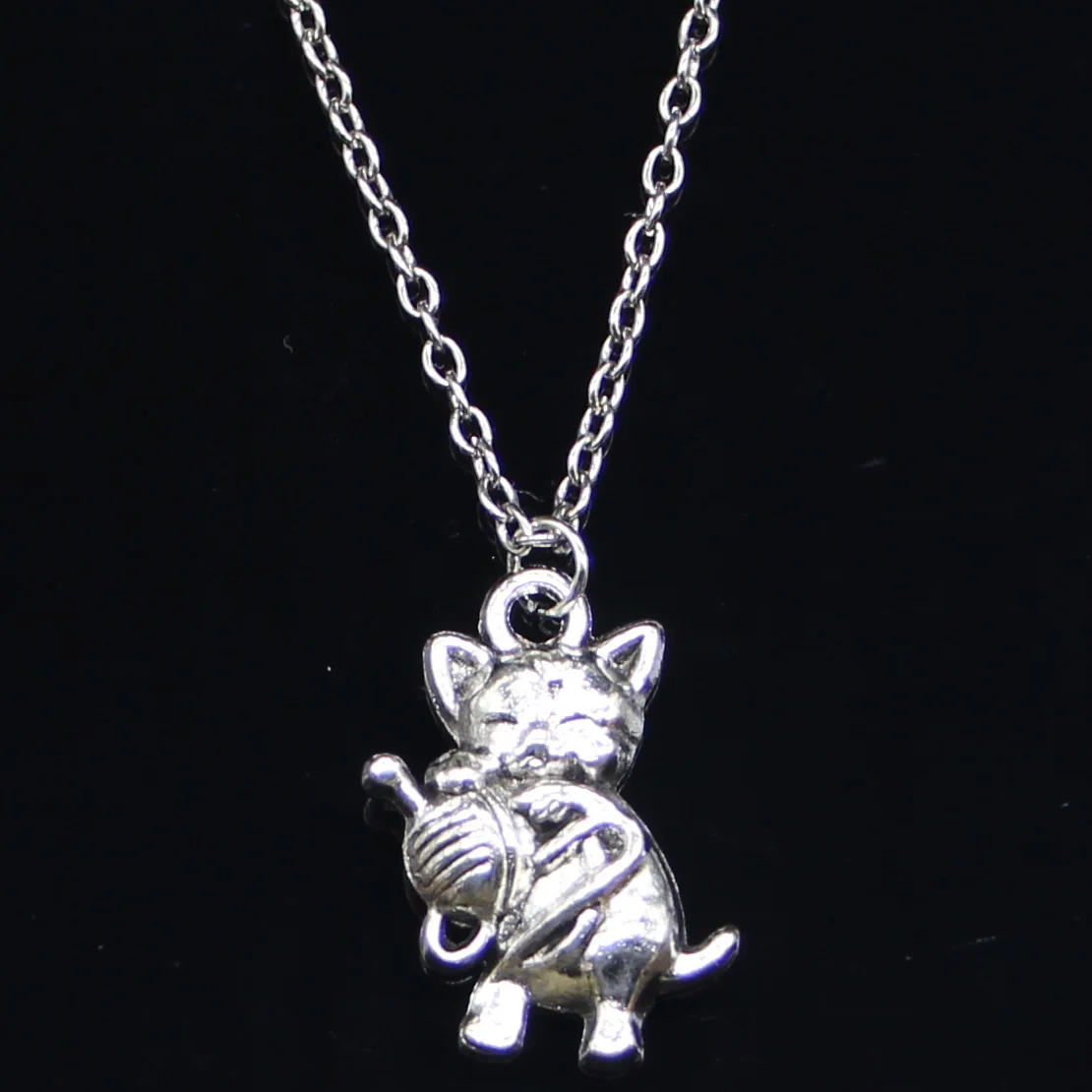 

20pcs New Fashion Necklace 25x15mm Cat Yarn Ball Pendants Short Long Women Men Colar Gift Jewelry Choker