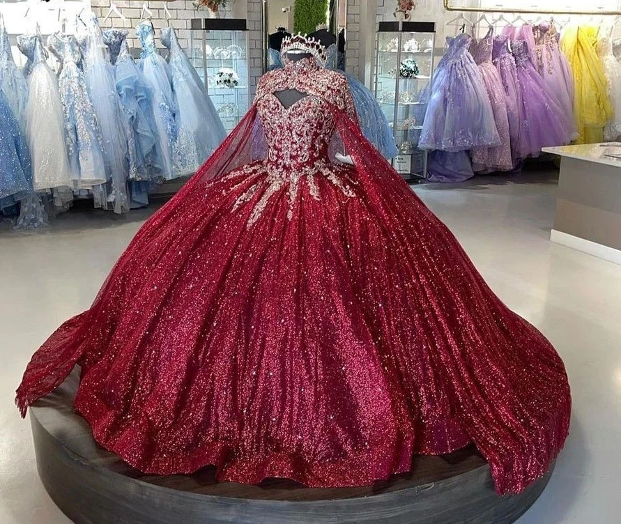 

Lorencia Burgundy Shiny Quinceanera Dress 2023 With Cape Ball Gown Lace Appliques Mexican Sweet 16 Vestidos De XV Anos YQD381