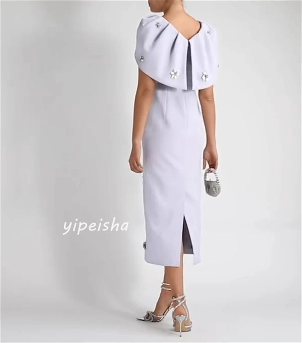 Вечернее платье миди из джерси с цветочными блестками и рюшами по