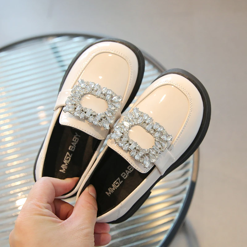 

2023 Slip-on Toe Round Shoes Girls Spring Anti-slip New Rhinestone Glossy Beige Loafers Casual Elegant Leather Children's Korean
