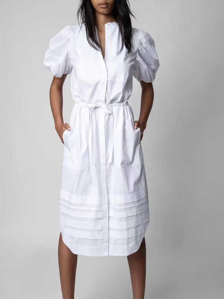 Женское однобортное платье на шнуровке белое до середины икры с