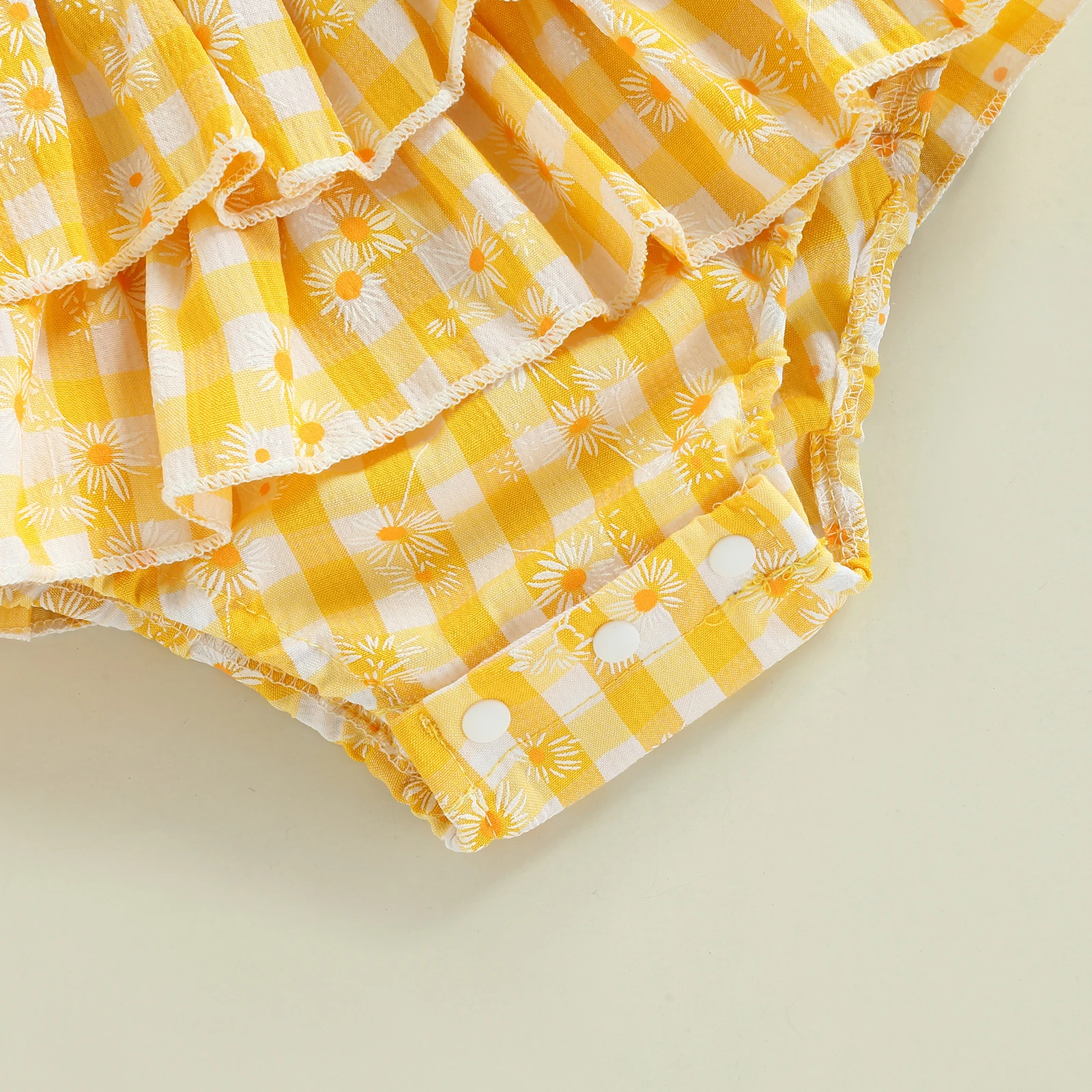 Боди летнее клетчатое с открытыми плечами и цветочным принтом |