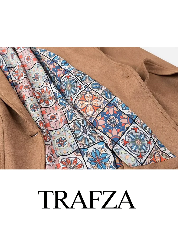 Женская замшевая куртка с карманами и поясом на осень зиму