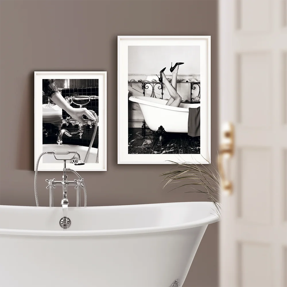 

Fashion Sexy Woman Legs In Bathtub Art Print Black White Painting Poster Vintage Bathroom Wall Picture Living Room Home Decor