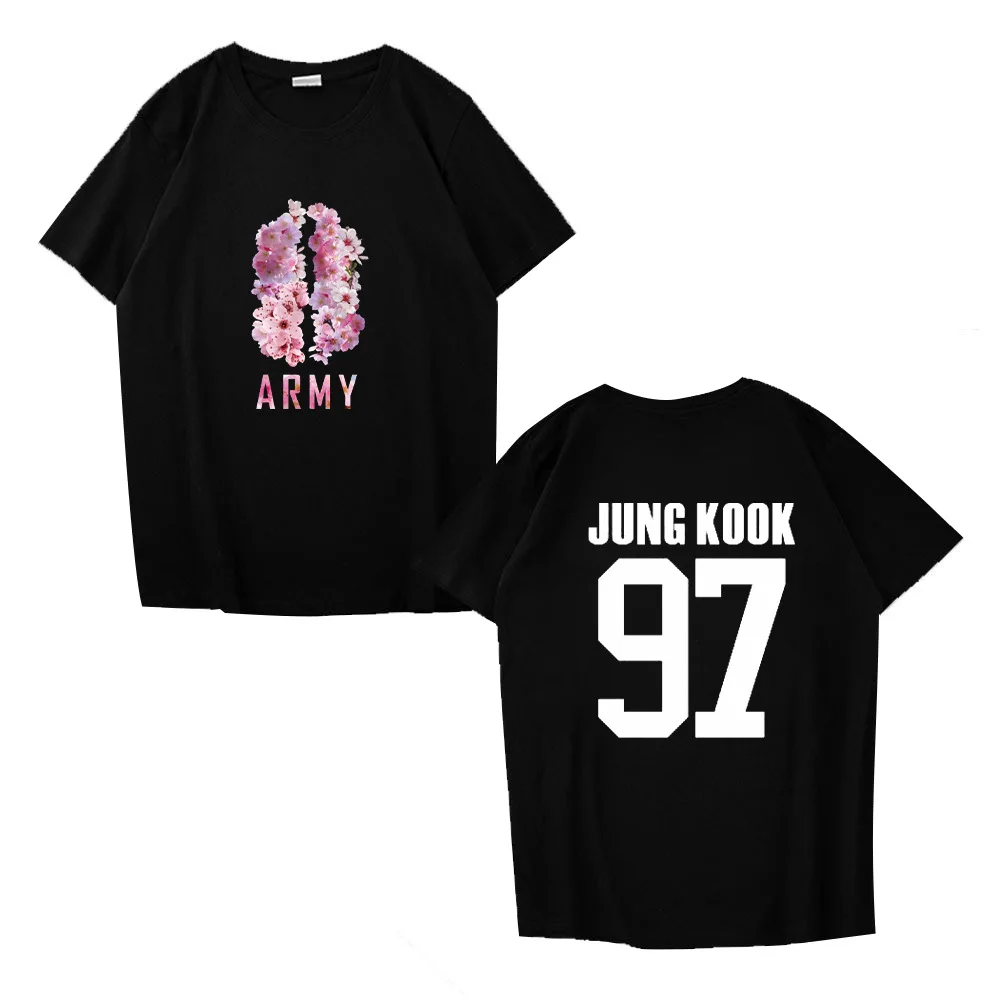 

Футболка для мальчиков Kpop Bangtan, новинка, модный простой Свободный Летний хлопковый топ черно-белого цвета с принтом армейских букв и коротки...