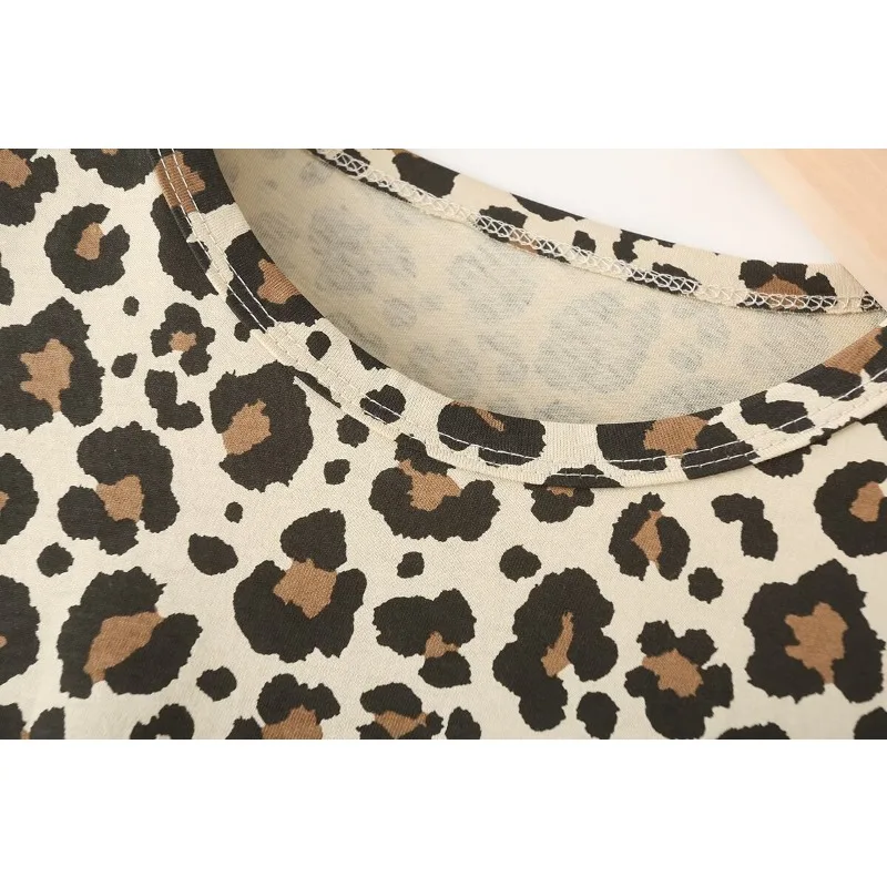 Футболка женская летняя хлопковая с круглым вырезом и леопардовым принтом