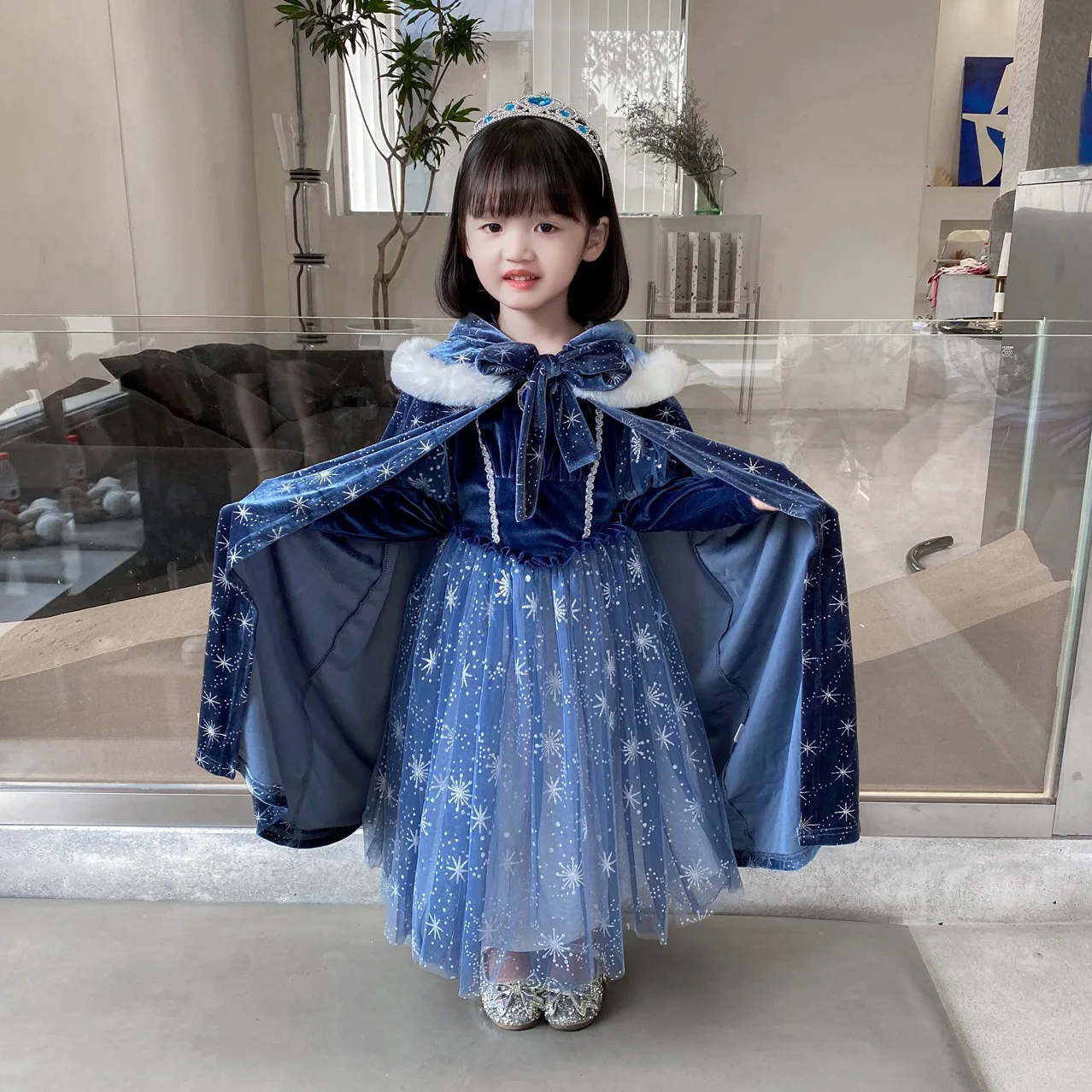 

3-8years Baby girl long sheeves Sequins blue Elsa dress set girl Princess cape gauze long Dress
