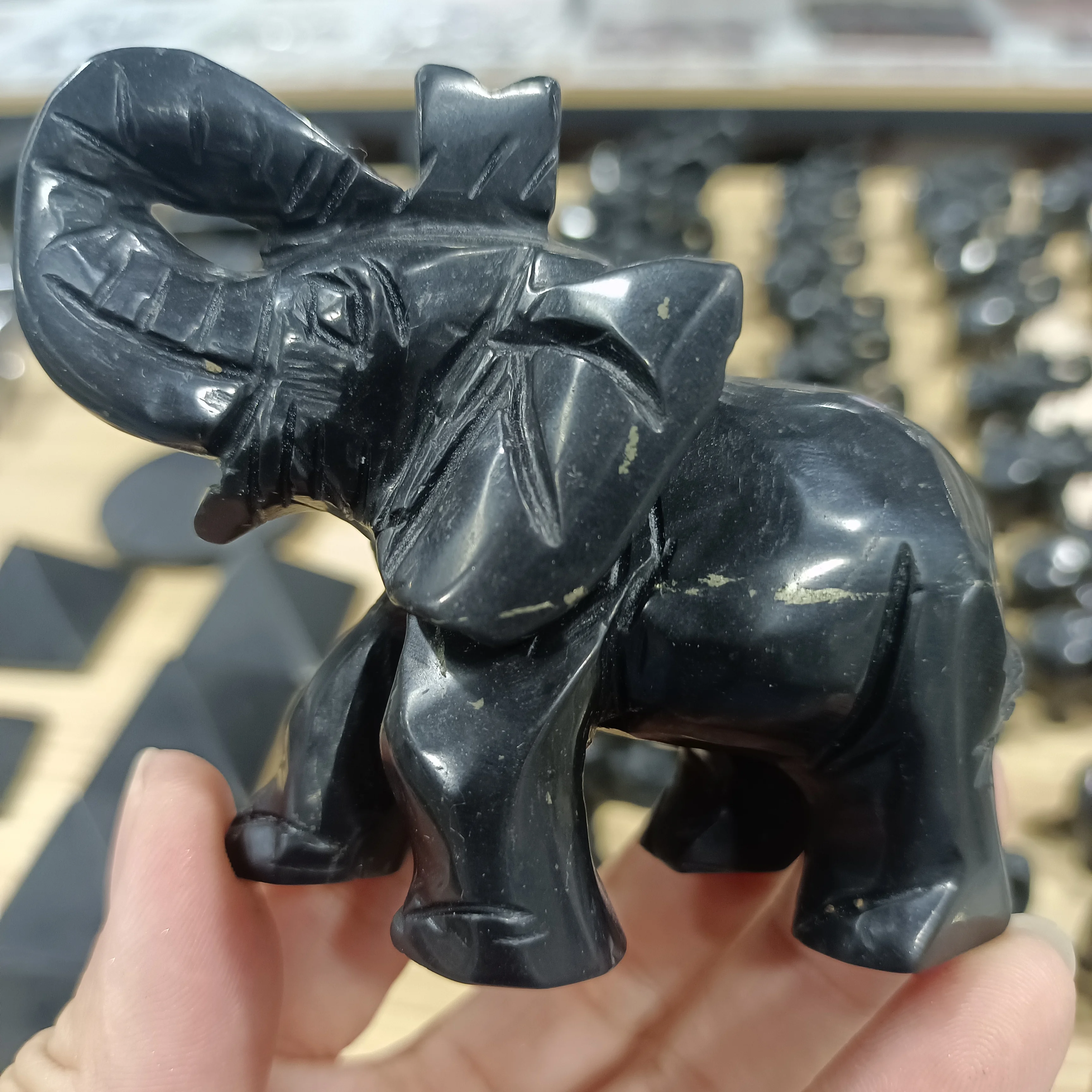 

NATURAL SECONDARY INK ORE HAND CARVED ELEPHANT CRYSTAL ENERGY DECORATION