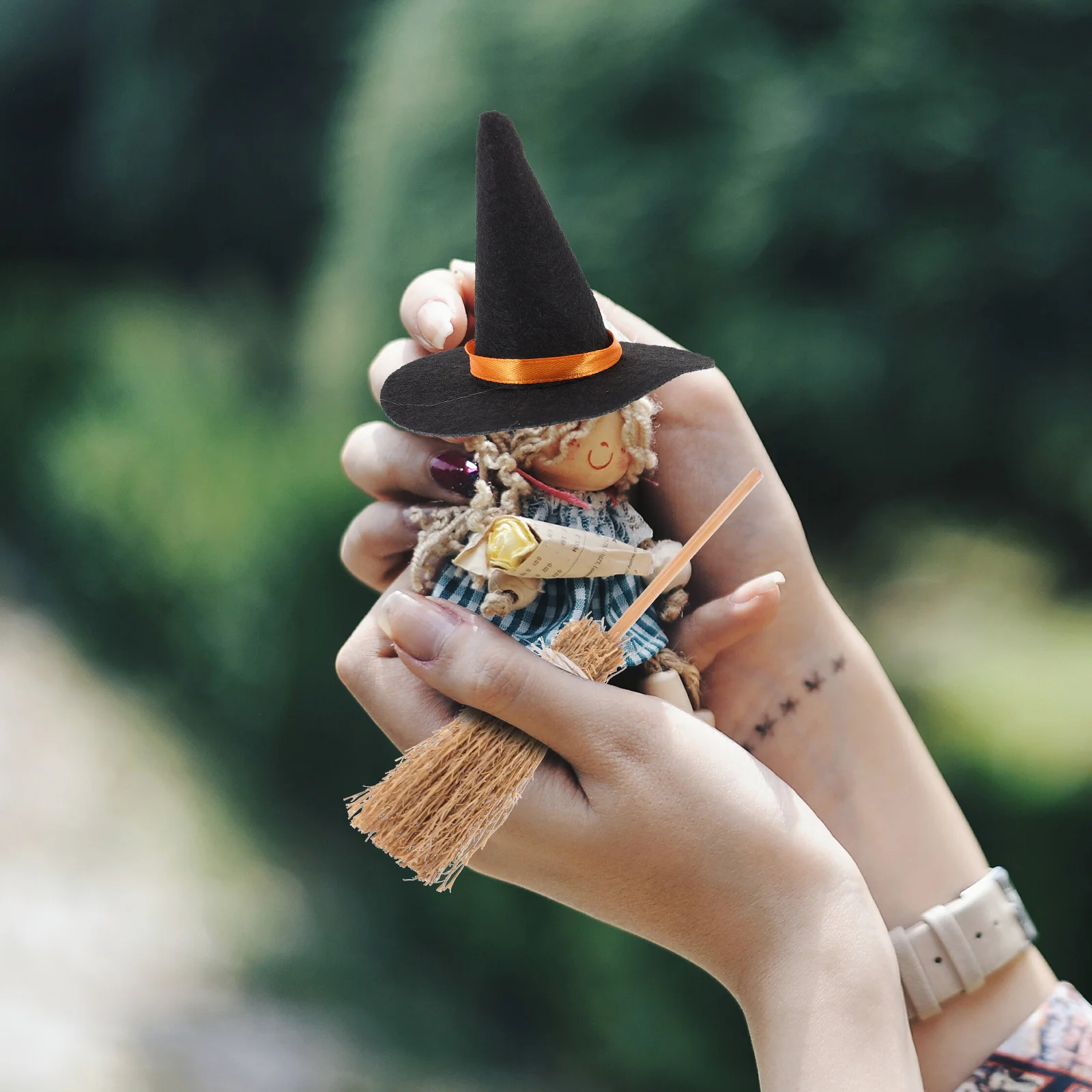 7 Set Halloween Felt Witch Hat Brooms Tiny Decorations Mini Hats for Drinks Miniature Wooden Party Child Ornament