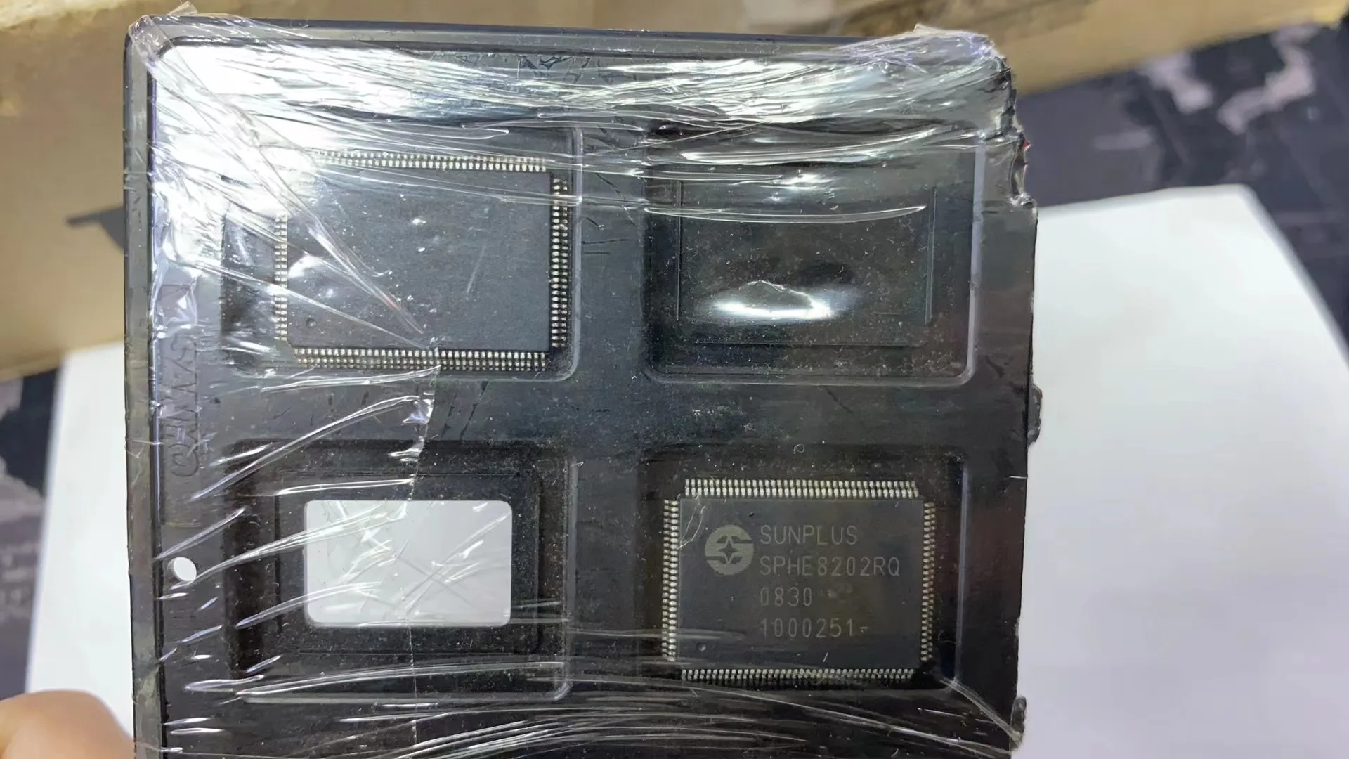 

SPHE8202RQ оригинальный чип BOM Match/one-stop