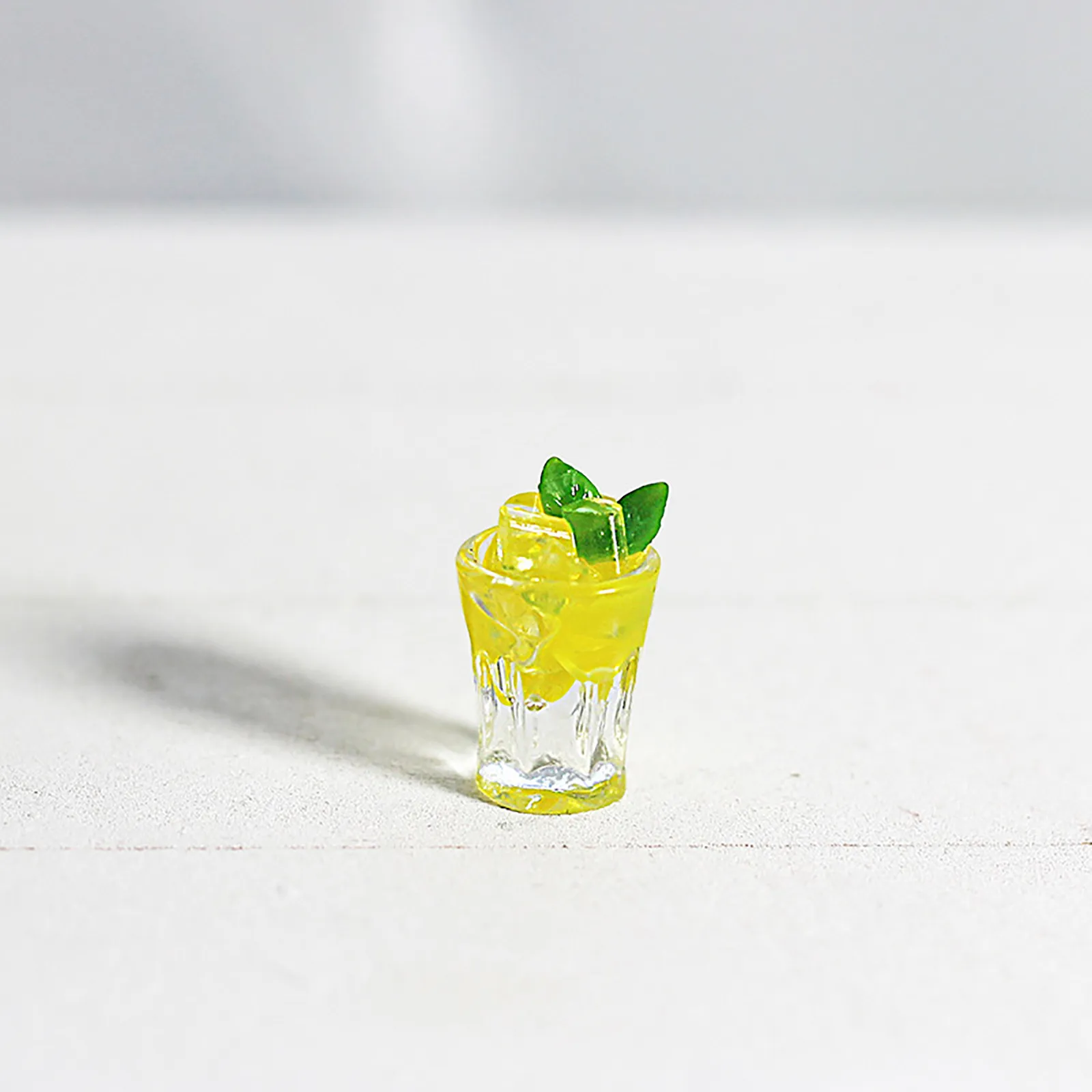 

Mini Simulation Ice Cube Cup Drink Resin Model Toy Dollhouse Kitchen Furniture Mini Decorations Doll Accessories Mixer
