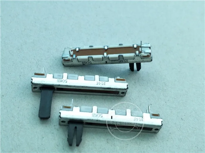 

Рукоятка B50K Fd, Тайвань, 45 мм, прямой слайдер, односекционный потенциометр длиной 10 мм