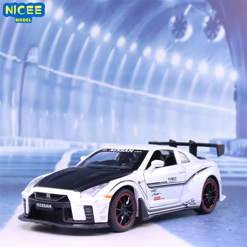 

Модель автомобиля Nissan GTR R35 из металлического сплава, 1:32