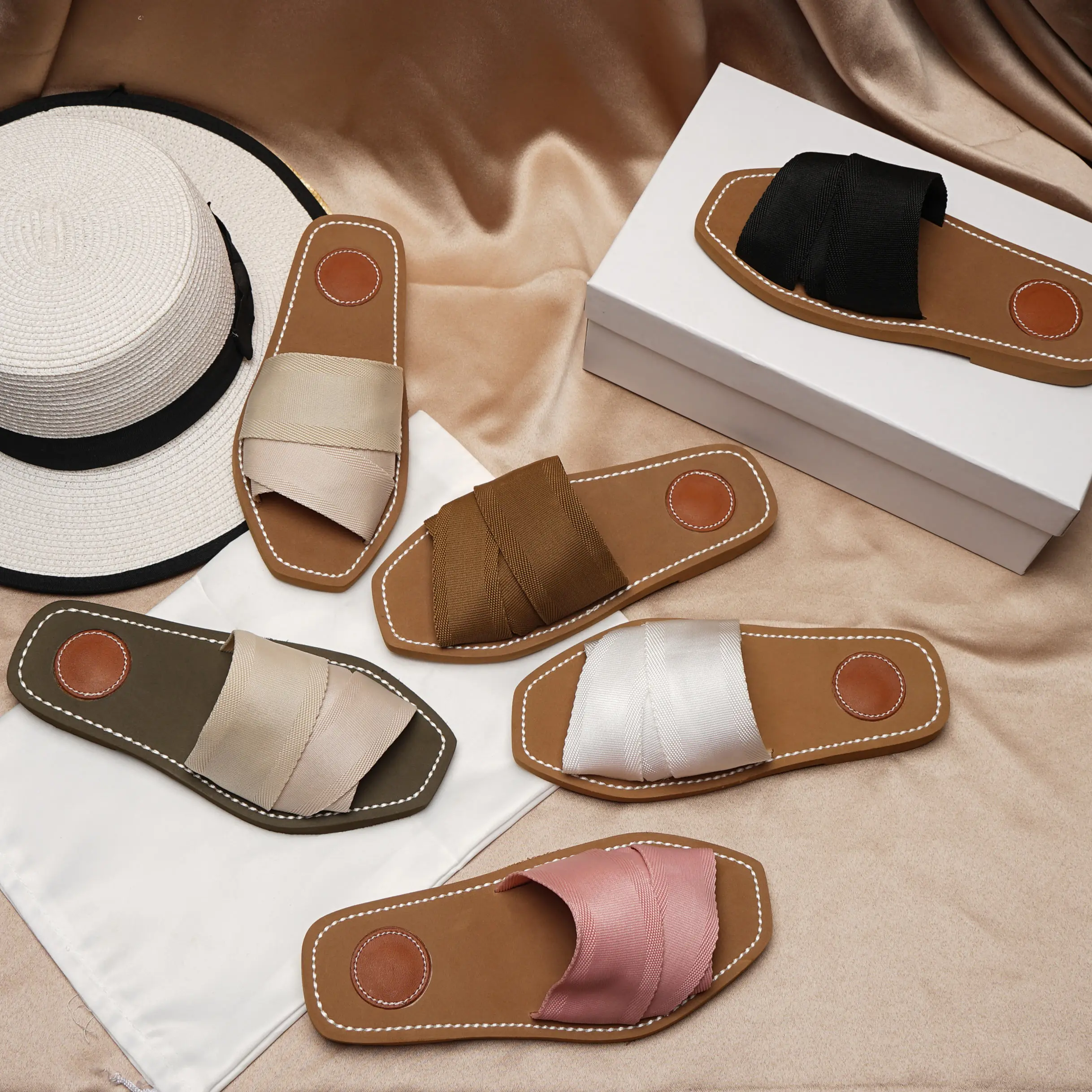 

2022 Chic Luxury Brand Designer Woman Shoes Summer Beach Shoes Slippers Canvas Slides Women Cross Bands Flats Mules Sandals